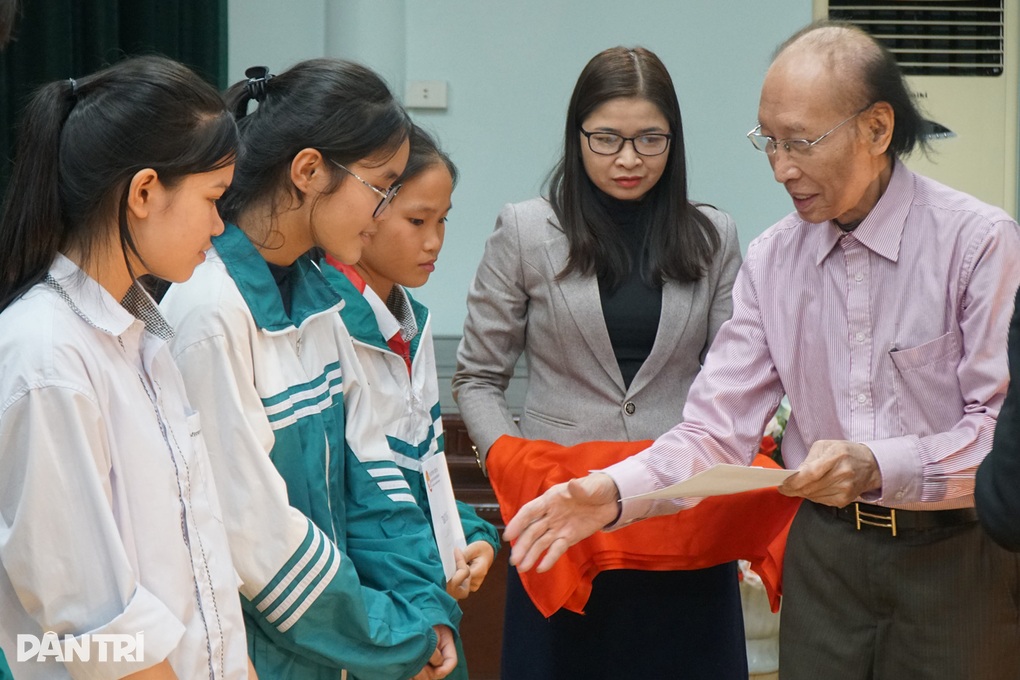 Trao 88 suất học bổng Shinnyo-en tới sinh viên, học sinh Hưng Yên, Nam Định - 2 Trao 88 suất học bổng Shinnyo-en tới sinh viên, học sinh Hưng Yên, Nam Định - 2
