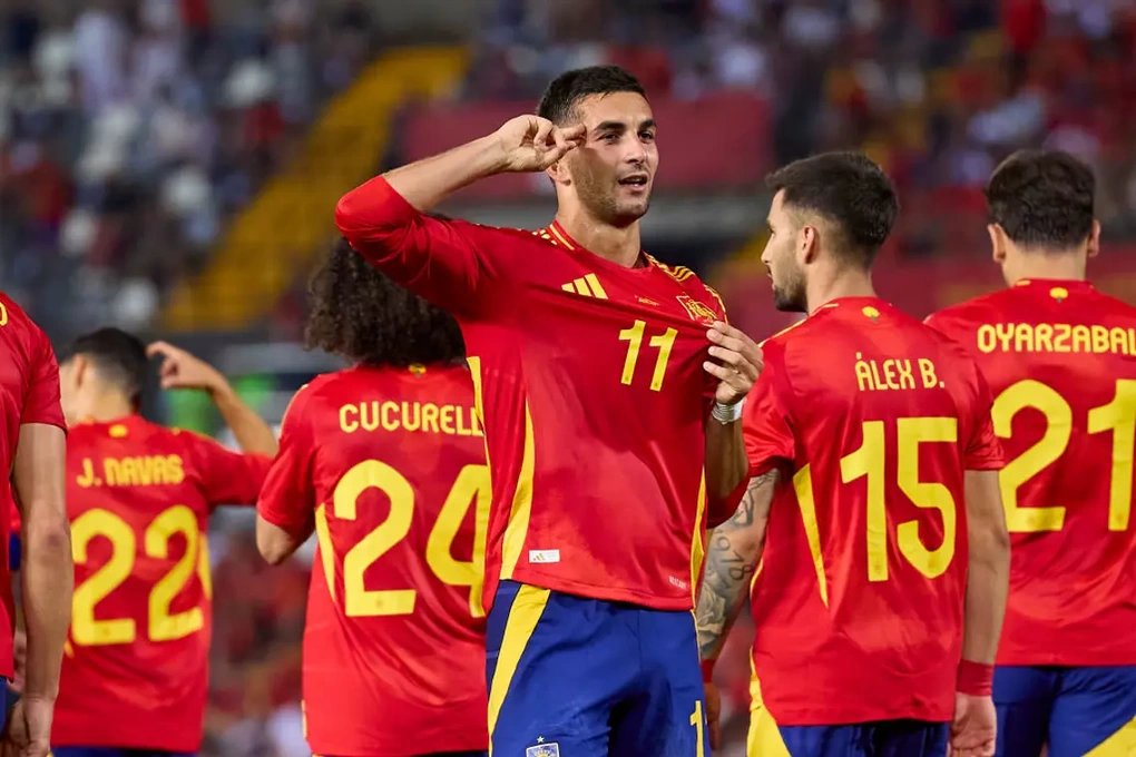 Đội tuyển Tây Ban Nha chốt danh sách dự Euro 2024 - 1 Đội tuyển Tây Ban Nha chốt danh sách dự Euro 2024 - 1