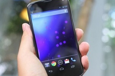 Smartphone “bom tấn” Nexus 4 đầu tiên về Việt Nam