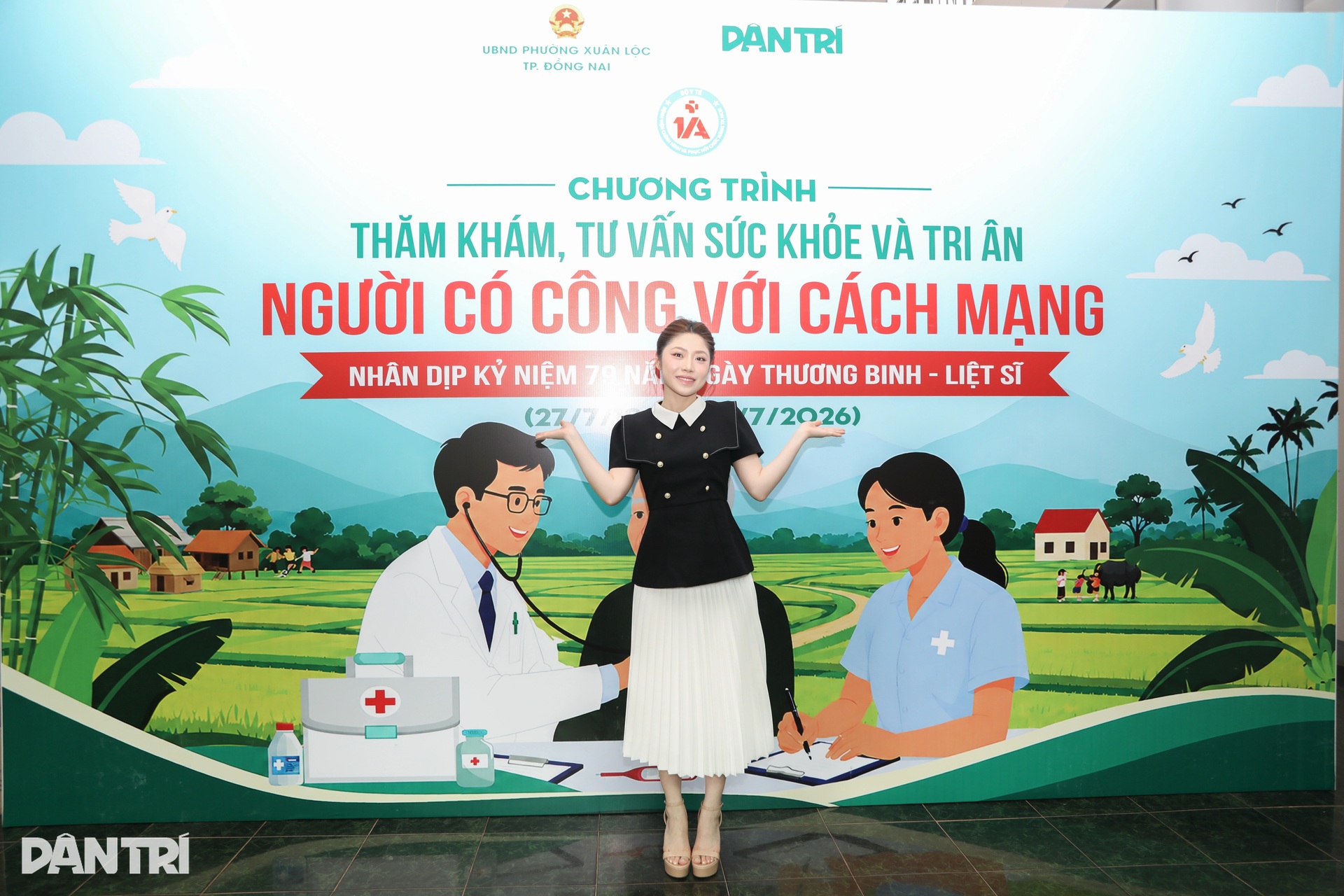 Hoa hậu Thanh Thảo xúc động khi thăm Mẹ Việt Nam Anh hùng cùng báo Dân trí - 1 Hoa hậu Thanh Thảo xúc động khi thăm Mẹ Việt Nam Anh hùng cùng báo Dân trí - 1