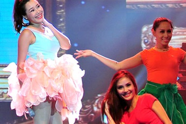 Nguyệt Ánh bị Phương Uyên chê hát dở