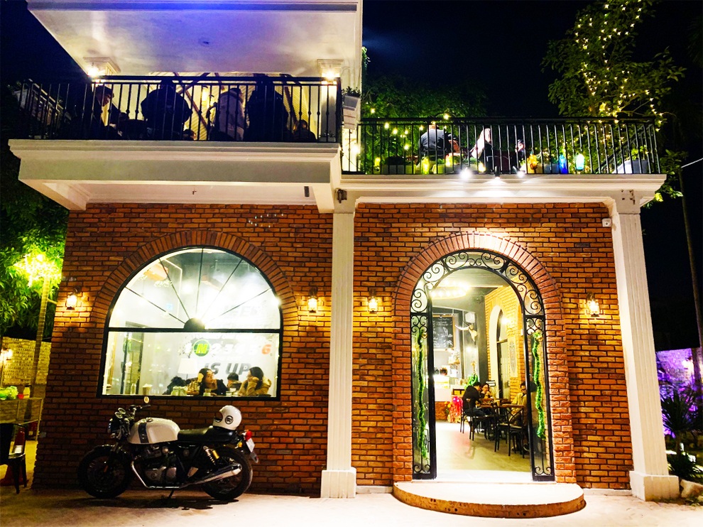 Quán cà phê sân vườn phong cách châu Âu của gia chủ mê xe ở Hải Phòng - 2 Quán cà phê sân vườn phong cách châu Âu của gia chủ mê xe ở Hải Phòng - 2