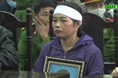 Dùng cuốc sát hại hàng xóm