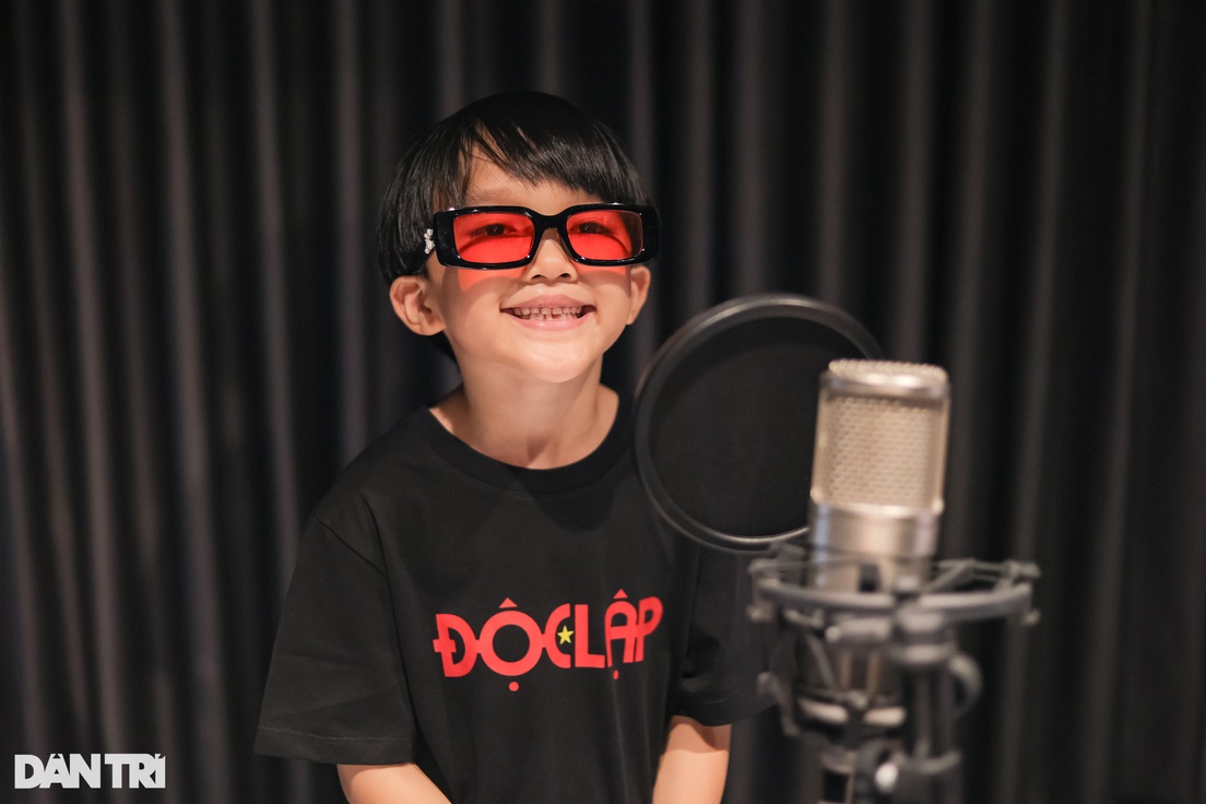 "Em bé chất" Xệ Xệ: Rapper nhí gây sốt mạng xã hội, thích nhạc truyền thống