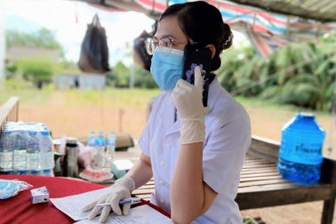 Nữ nhân viên y tế trẻ: "Gác" chuyện gia đình tận tâm tham gia chống dịch