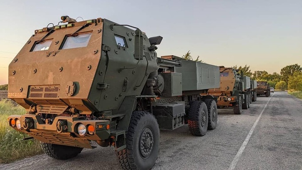 Mỹ điều hỏa thần HIMARS tham gia tập trận sát biên giới Nga - 2 Mỹ điều hỏa thần HIMARS tham gia tập trận sát biên giới Nga - 2