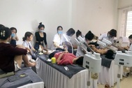 Hà Nội: Bắt quả tang tiệm spa, quán bi-a "âm thầm" hoạt động