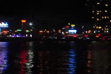 Clip đoàn thuyền diễu hành trên sông Hàn