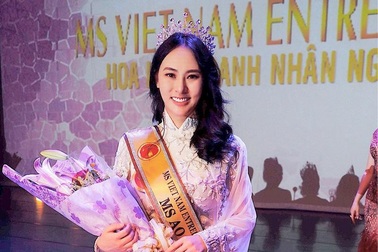 Thu Hoàng toả sáng trong trang phục áo dài của nhà thiết kế Ngô Nhật Huy