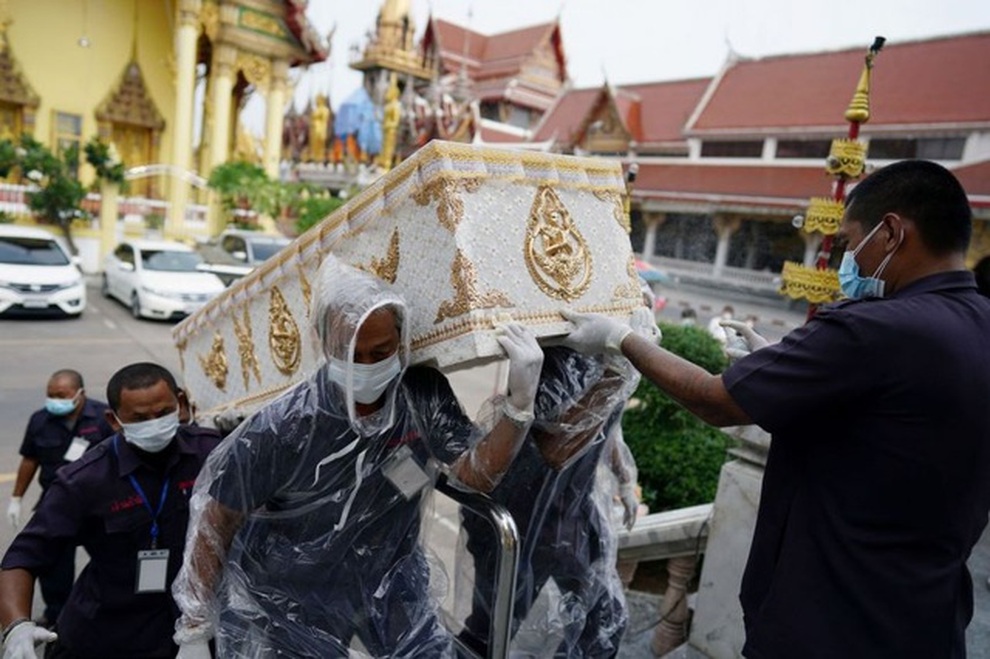 Thái Lan trải qua ngày chết chóc nhất vì dịch Covid-19 - 1 Thái Lan trải qua ngày chết chóc nhất vì dịch Covid-19 - 1