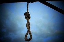 Cán bộ y tế làm việc ở bộ phận tiêm chủng tự vẫn trong phòng làm việc