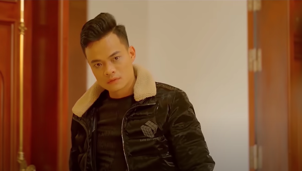 NSƯT Chu Hùng vào vai giang hồ trong MV của ca sĩ Bùi Duy Đạt - 2 NSƯT Chu Hùng vào vai giang hồ trong MV của ca sĩ Bùi Duy Đạt - 2