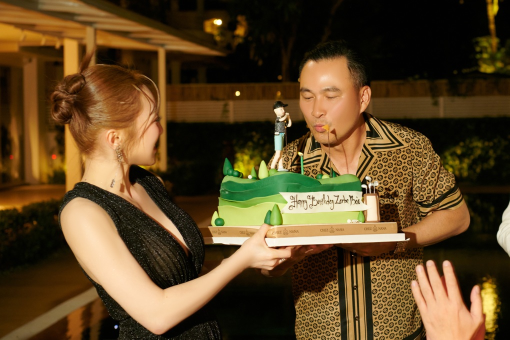 Chi Bảo đón tuổi mới ở biệt thự triệu đô, cuộc sống viên mãn sau giải nghệ - 1 Chi Bảo đón tuổi mới ở biệt thự triệu đô, cuộc sống viên mãn sau giải nghệ - 1