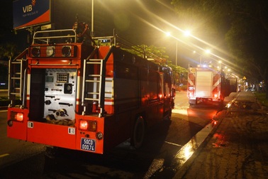 Cả khu phố náo loạn vì căn nhà vắng chủ bốc cháy