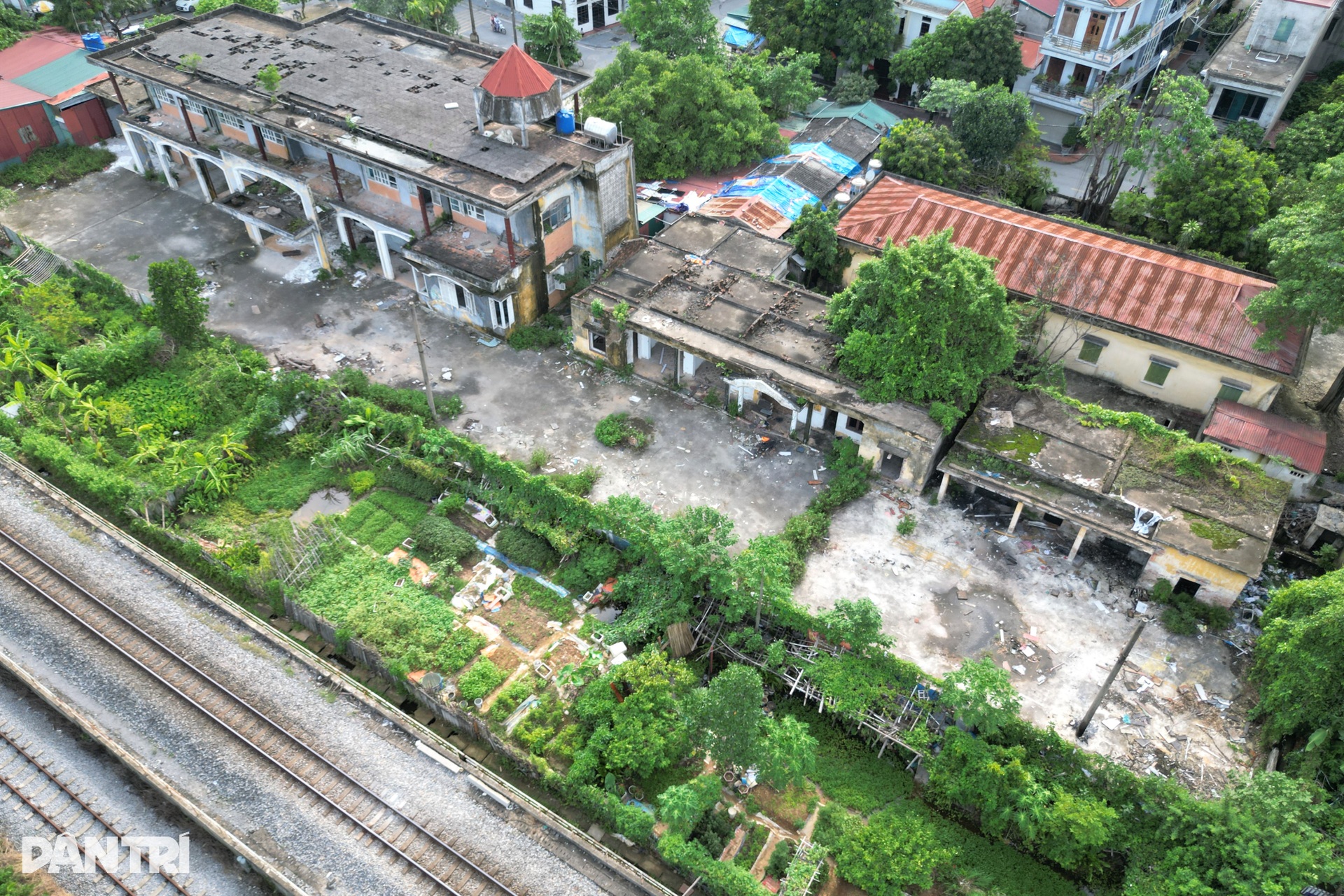 Cảnh hoang tàn, đổ nát tại Ga Ninh Bình cũ khiến nhiều người rùng mình - 1 Cảnh hoang tàn, đổ nát tại Ga Ninh Bình cũ khiến nhiều người rùng mình - 1