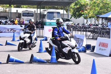 Yamaha NVX - Màu mới, quà tặng mới