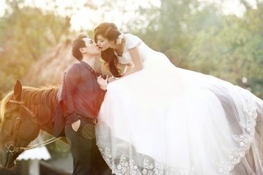 Ảnh cưới lãng mạn của Đăng Khôi và vợ trẻ