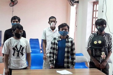 Cách ly tập trung 5 người vượt sông, nhập cảnh trái phép