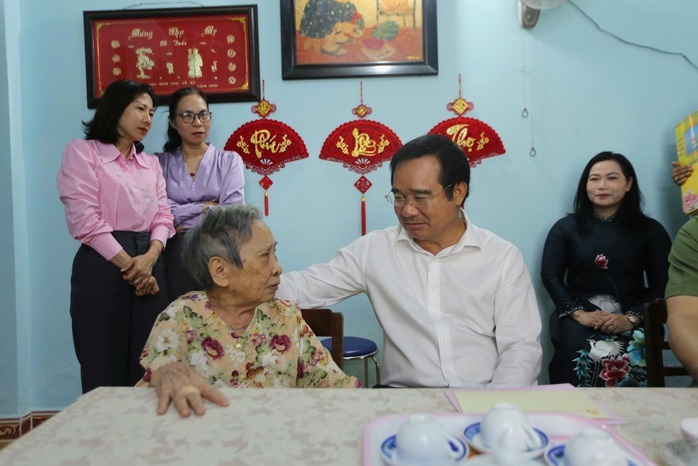 Lãnh đạo TPHCM thăm, tri ân các gia đình chính sách tại đặc khu Côn Đảo - 2