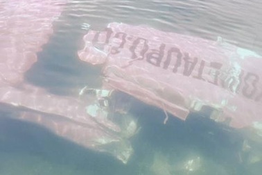 Máy bay lao xuống hồ nước tại New Zealand