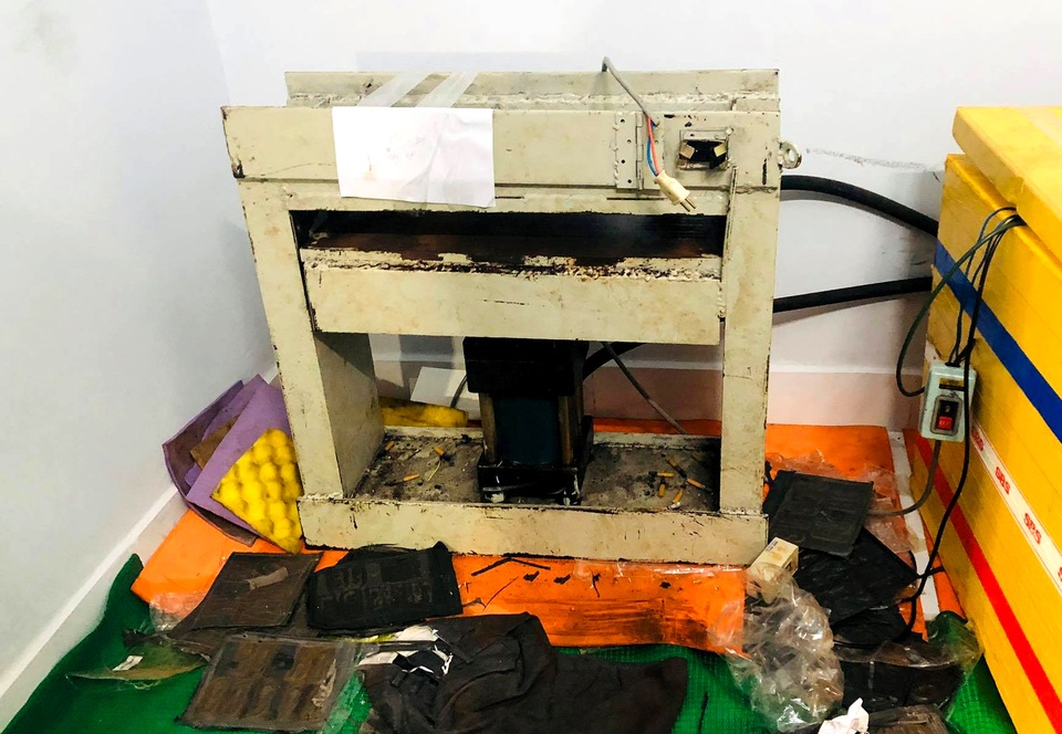 Bên trong xưởng làm giả giấy tờ, con dấu quy mô cực “khủng” ở phía Nam - 14 Bên trong xưởng làm giả giấy tờ, con dấu quy mô cực “khủng” ở phía Nam - 14