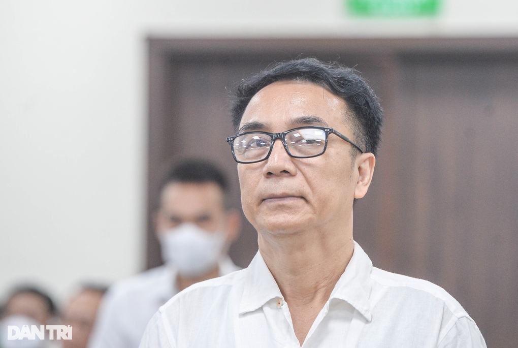 Cựu Cục phó Trần Hùng lĩnh 9 năm tù vì nhận hối lộ 300 triệu đồng - 2 Cựu Cục phó Trần Hùng lĩnh 9 năm tù vì nhận hối lộ 300 triệu đồng - 2