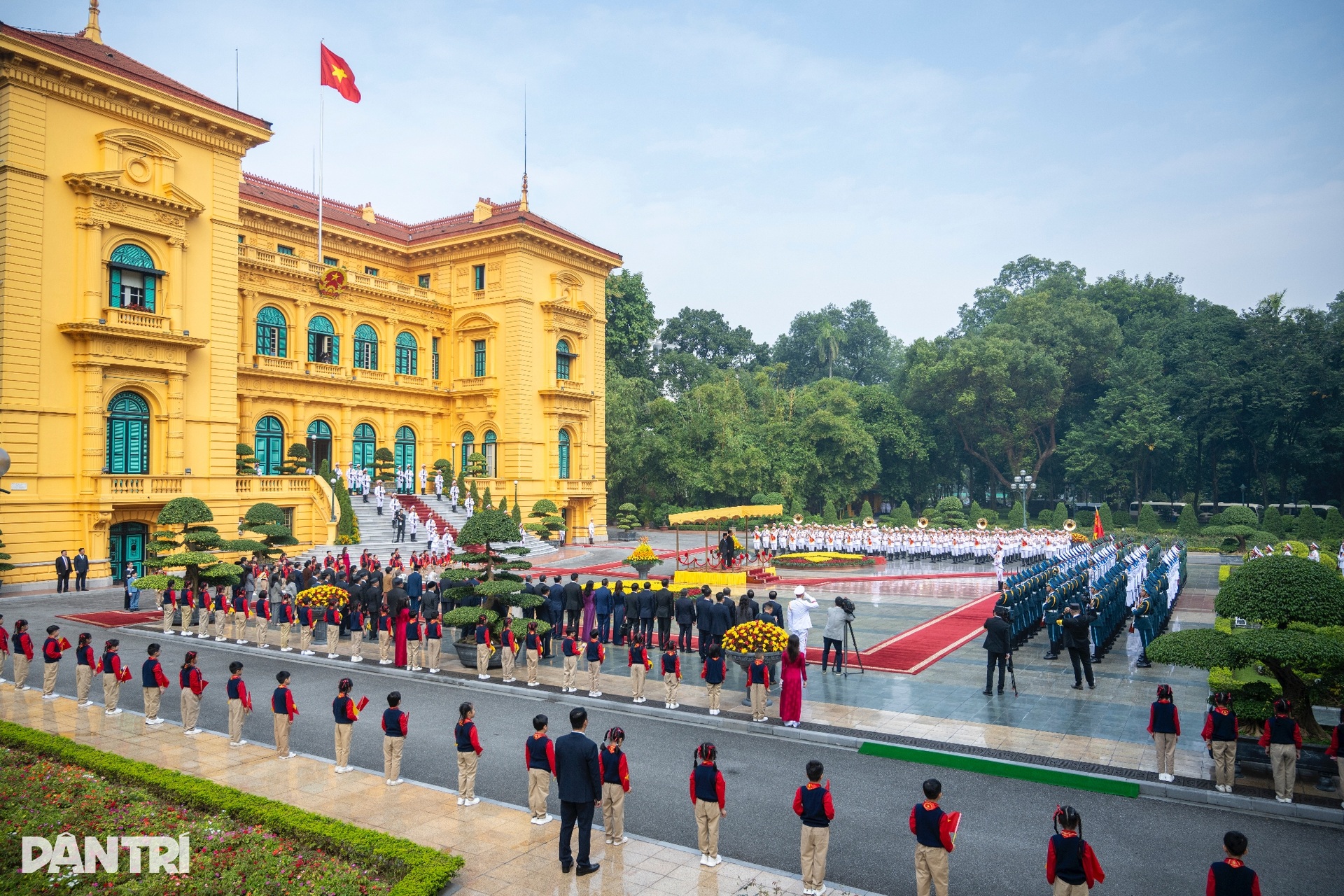 Chủ tịch nước Lương Cường chủ trì lễ đón Quốc vương Brunei thăm Việt Nam - 1