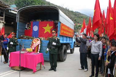 Đón nhận 31 bộ hài cốt liệt sĩ Việt Nam hy sinh tại Lào