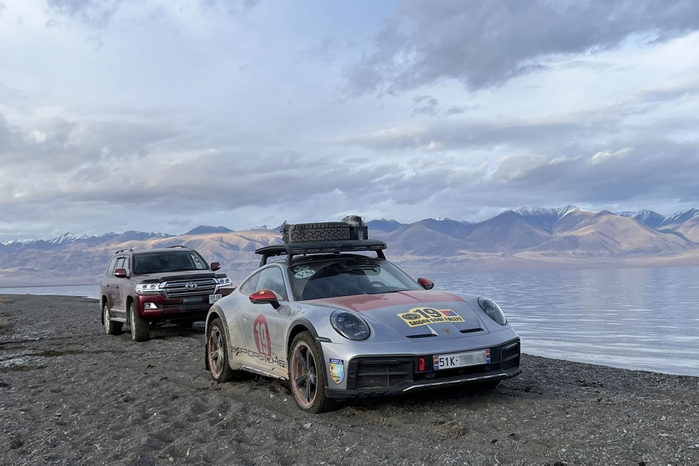 Porsche 911 Dakar thứ 3 về Việt Nam, sẽ cùng chủ xe đi xuyên lục địa Á - Âu