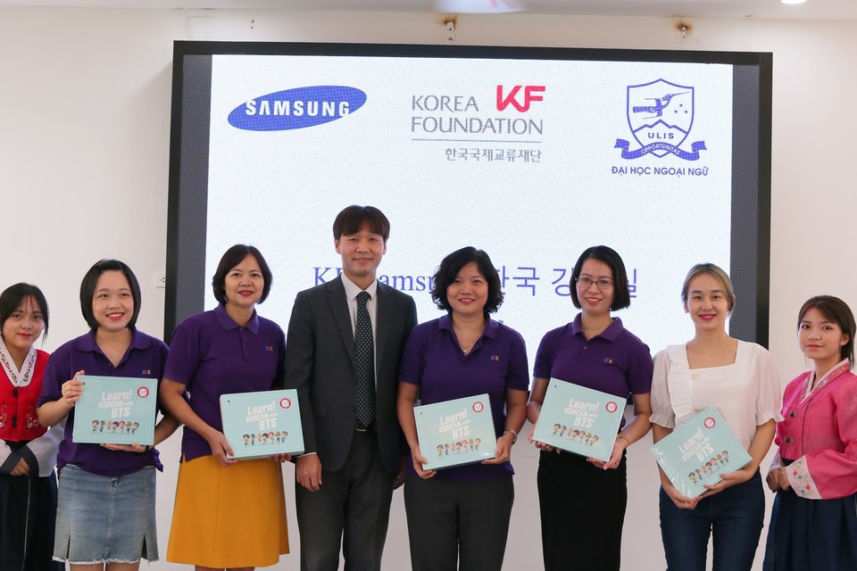 ĐH Ngoại ngữ - ĐHQGHN khánh thành phòng học do đối tác Hàn Quốc tài trợ - 2 ĐH Ngoại ngữ - ĐHQGHN khánh thành phòng học do đối tác Hàn Quốc tài trợ - 2