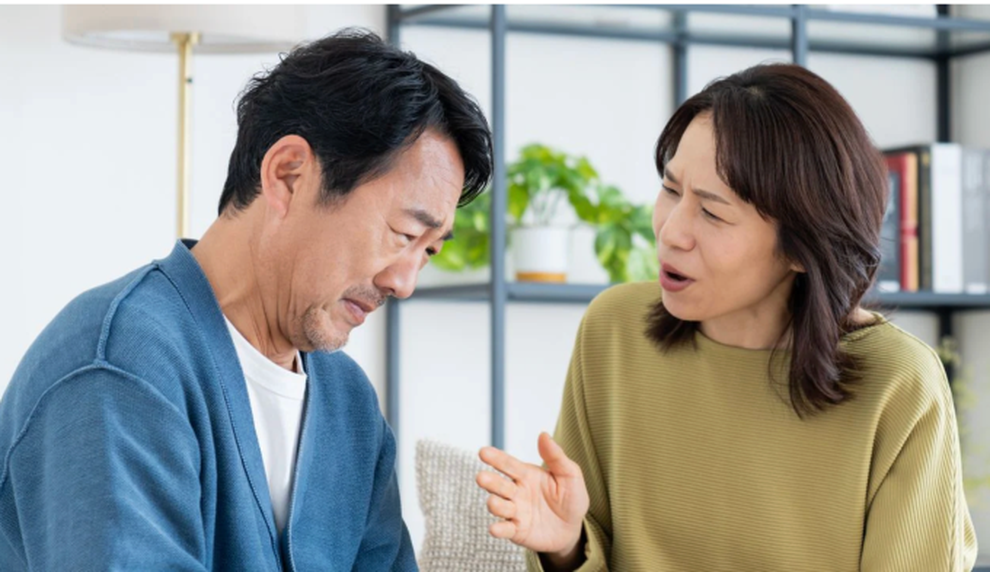 Người đàn ông than khóc trắng tay sau 30 năm đưa hết tiền lương cho vợ - 1 Người đàn ông than khóc trắng tay sau 30 năm đưa hết tiền lương cho vợ - 1