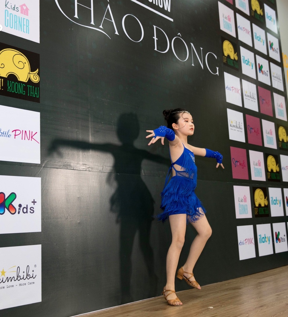 Mẫu nhí đa tài Kim Cương thăng hoa trong nghệ thuật và học tập - 3 Mẫu nhí đa tài Kim Cương thăng hoa trong nghệ thuật và học tập - 3