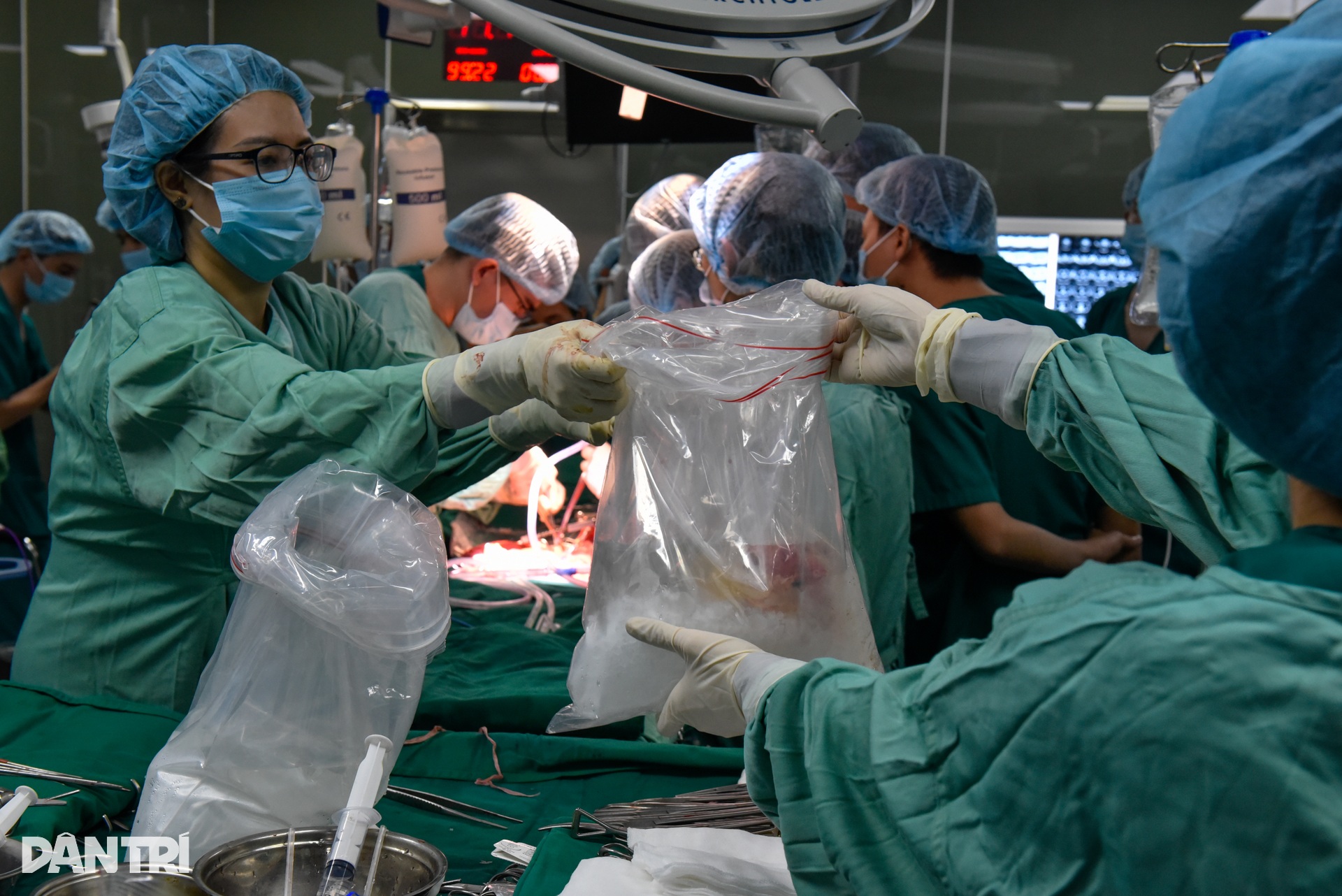 10 tiếng cân não để người đàn ông tái sinh 4 cuộc đời - 10 10 tiếng cân não để người đàn ông tái sinh 4 cuộc đời - 10