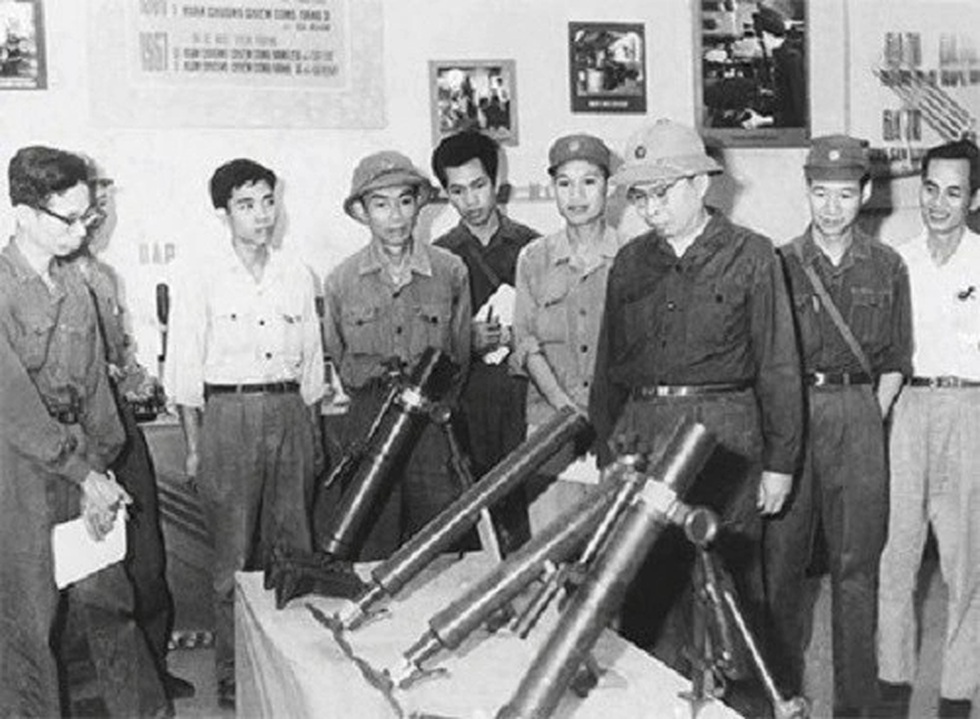 Từ khoán 10 đến người Việt dùng điện hạt nhân, lướt mạng vệ tinh - 1 Từ khoán 10 đến người Việt dùng điện hạt nhân, lướt mạng vệ tinh - 1