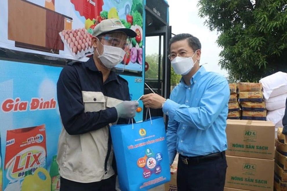 Tặng một triệu đồng mỗi người lao động tham gia 1 cung đường 2 điểm đến - 1 Tặng một triệu đồng mỗi người lao động tham gia 1 cung đường 2 điểm đến - 1