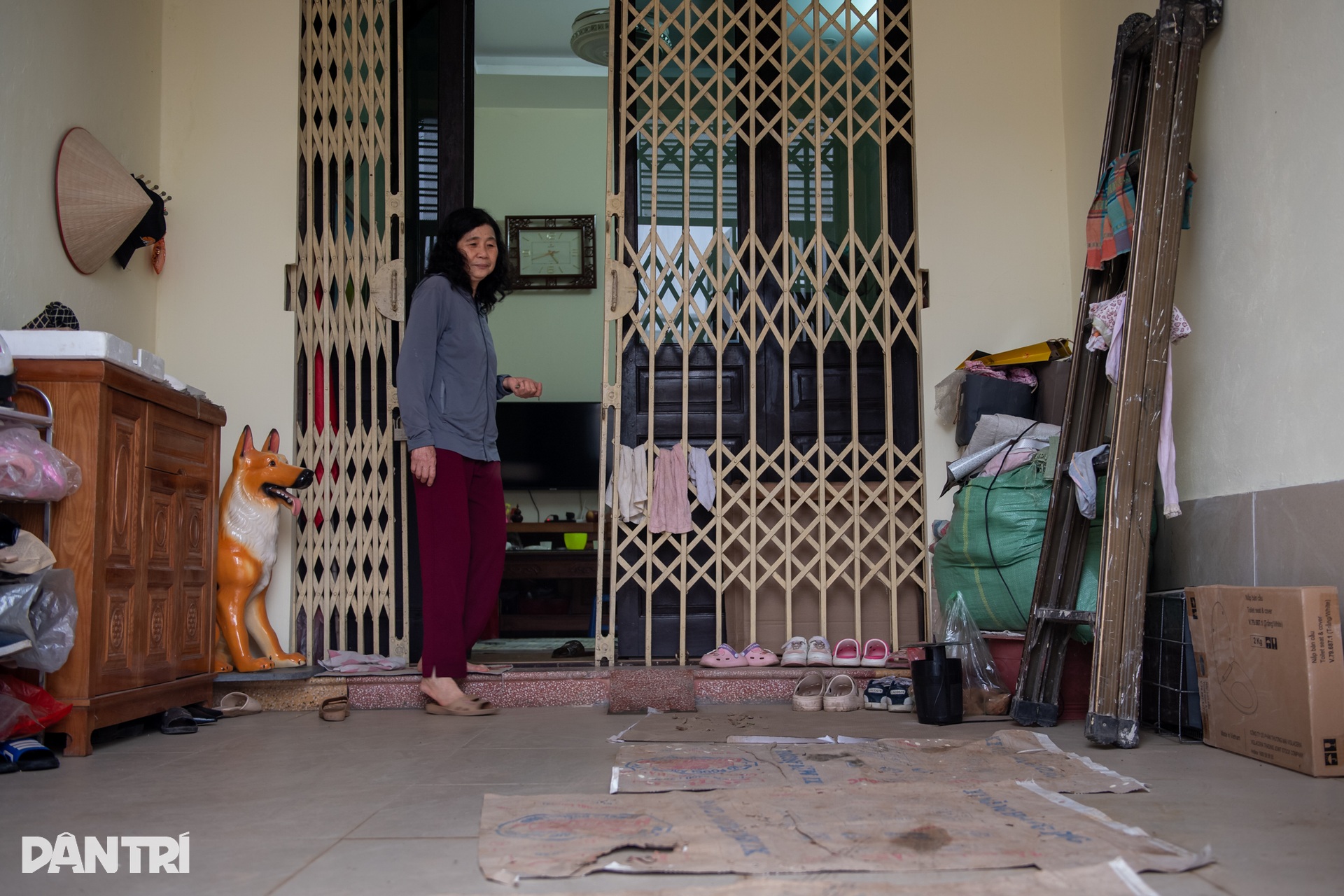 Rác thải bủa vây dọc dự án chống ngập hơn 7.400 tỷ ở Hà Nội - 11