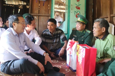 Tết ấm áp với người dân vùng cao Quảng Trị