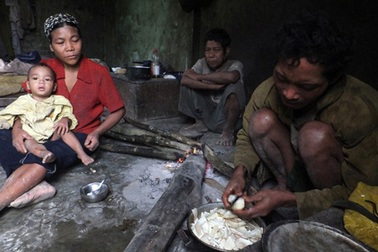 Bộ máy giảm nghèo: “Ông” giữ tiền, “ông” tư vấn, người thụ hưởng...