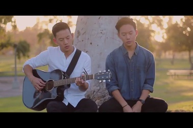 Cặp sinh đôi Việt - Thái cover "Em gái mưa" ngọt ngào