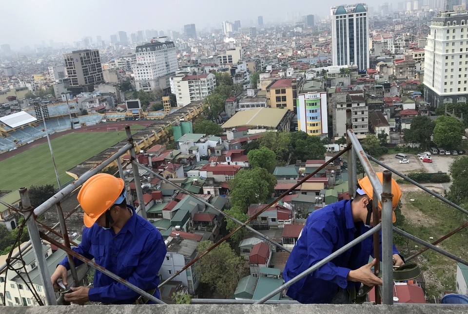 Hình ảnh phá dỡ trên tầng 18 tòa nhà 8B Lê Trực - 2 Hình ảnh phá dỡ trên tầng 18 tòa nhà 8B Lê Trực - 2