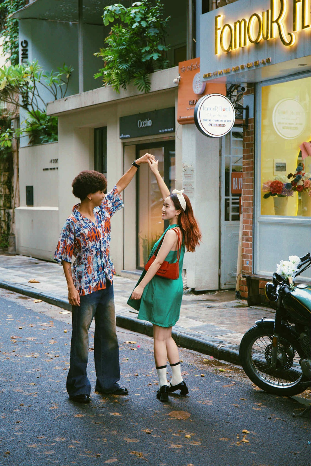 Chàng trai Hà Nội cưới được vợ đẹp nhờ có mái tóc độc lạ - 2 Chàng trai Hà Nội cưới được vợ đẹp nhờ có mái tóc độc lạ - 2