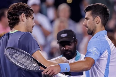 Taylor Fritz chiếm vị trí số 4 thế giới của Djokovic