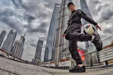 Ôm bóng chu du thế giới