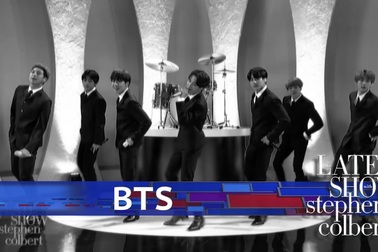 BTS biểu diễn "Boy With Luv" trong "The Late Show" theo phong cách The Beatles