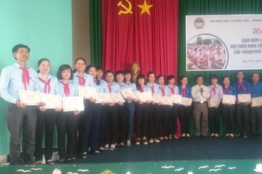 Cần Thơ: 84 giáo viên trẻ nhận danh hiệu Tổng phụ trách Đội giỏi năm 2016
