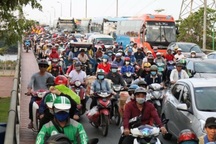 Chủ xe máy phải đóng tiền phí kiểm định khí thải hàng năm?