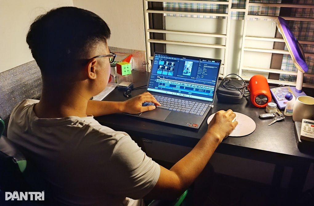 Nói tiếng Anh như gió, chàng trai chạy xe ôm cho thu nhập bất ngờ - 3 Nói tiếng Anh như gió, chàng trai chạy xe ôm cho thu nhập bất ngờ - 3