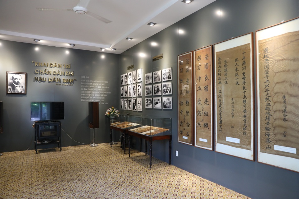 Lăng mộ cụ Phan Châu Trinh.jpg Lăng mộ cụ Phan Châu Trinh.jpg