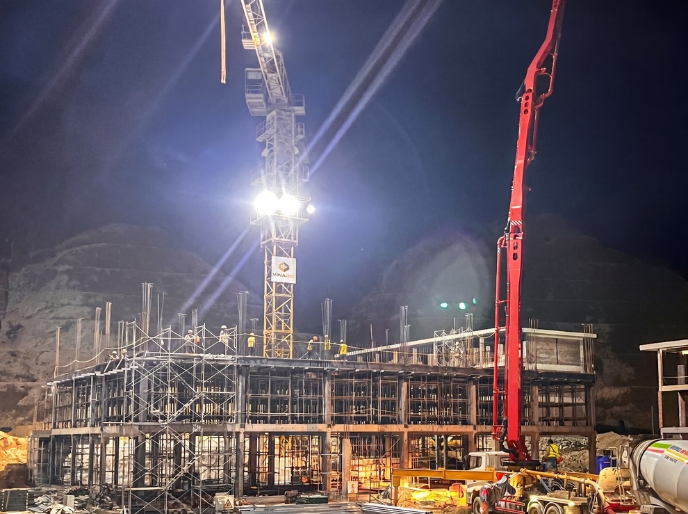 AMACCAO cùng lực lượng Công an vượt núi rừng hiểm trở, dựng 10 trường nơi biên giới - 5