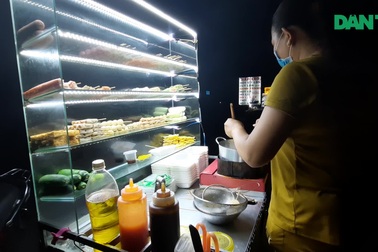 Nghề bán cá viên đêm ở Sài Gòn